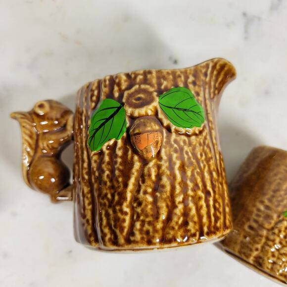 Vtg Squirrel Salt Pepper Shakers Creamer Set Souvenir Canada Hand Painted Cabin - Picture 2 of 16
